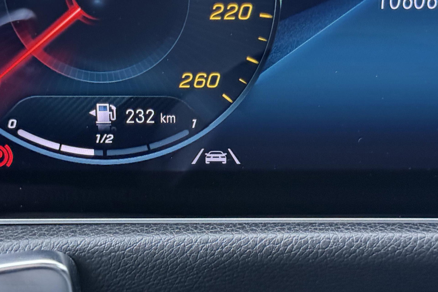 Mercedes-Benz GLB 200 Business Solution AMG | Night Pakket | Camera | Dodehoekdetectie | Stoelverwarming | Sfeerverlichting
