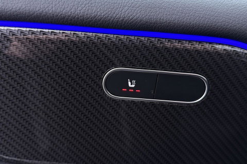 Mercedes-Benz GLB 200 Business Solution AMG | Night Pakket | Camera | Dodehoekdetectie | Stoelverwarming | Sfeerverlichting