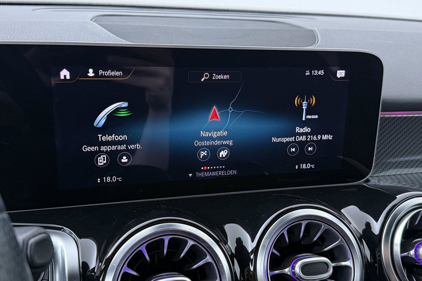 Mercedes-Benz GLB 200 Business Solution AMG | Night Pakket | Camera | Dodehoekdetectie | Stoelverwarming | Sfeerverlichting