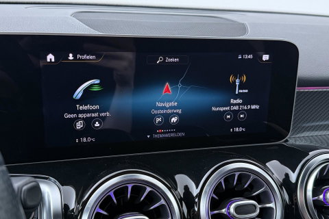 Mercedes-Benz GLB 200 Business Solution AMG | Night Pakket | Camera | Dodehoekdetectie | Stoelverwarming | Sfeerverlichting