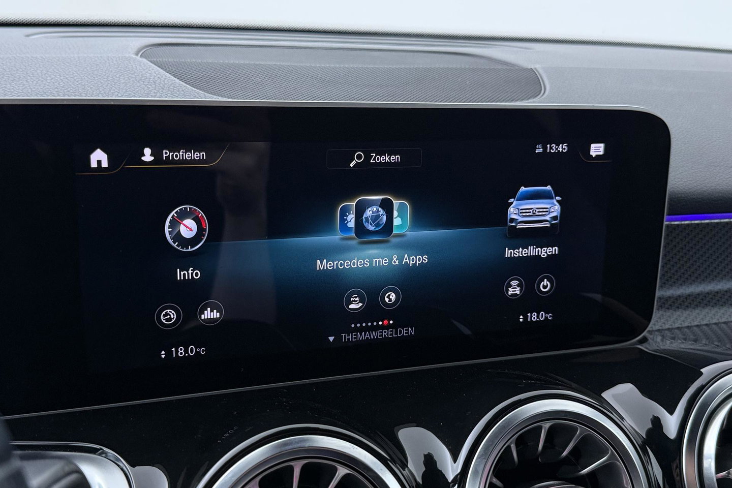 Mercedes-Benz GLB 200 Business Solution AMG | Night Pakket | Camera | Dodehoekdetectie | Stoelverwarming | Sfeerverlichting
