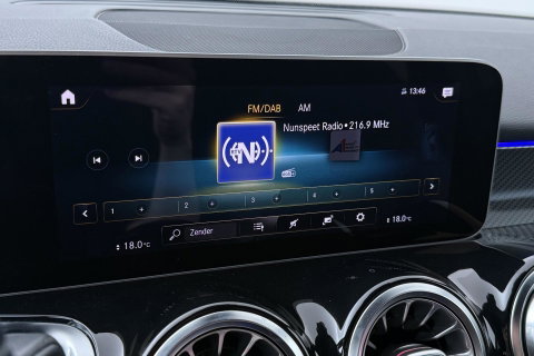 Mercedes-Benz GLB 200 Business Solution AMG | Night Pakket | Camera | Dodehoekdetectie | Stoelverwarming | Sfeerverlichting
