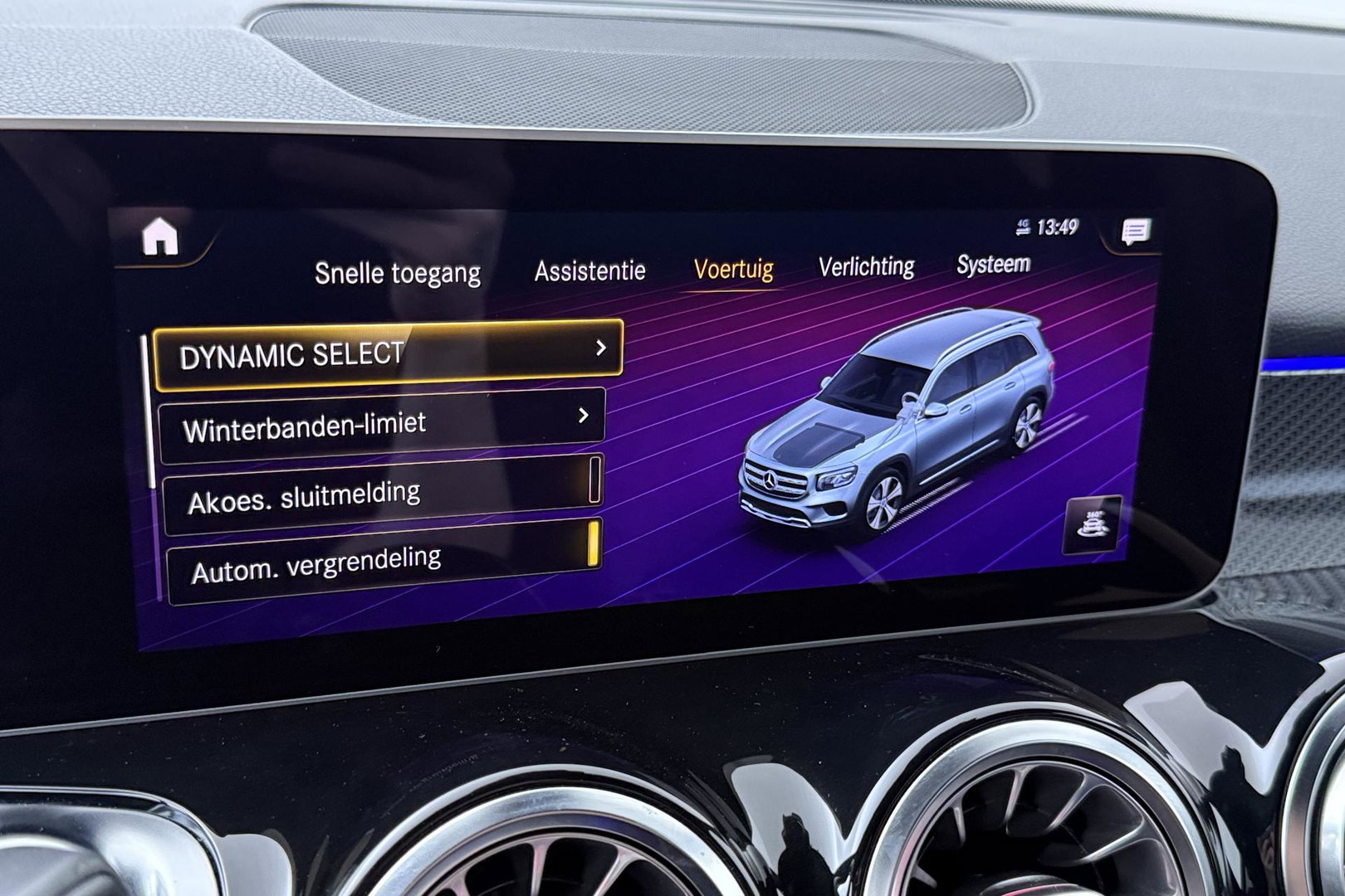 Mercedes-Benz GLB 200 Business Solution AMG | Night Pakket | Camera | Dodehoekdetectie | Stoelverwarming | Sfeerverlichting