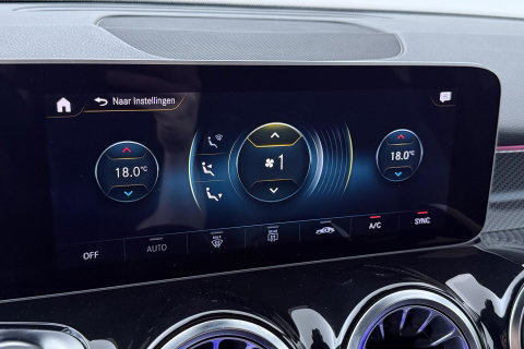 Mercedes-Benz GLB 200 Business Solution AMG | Night Pakket | Camera | Dodehoekdetectie | Stoelverwarming | Sfeerverlichting