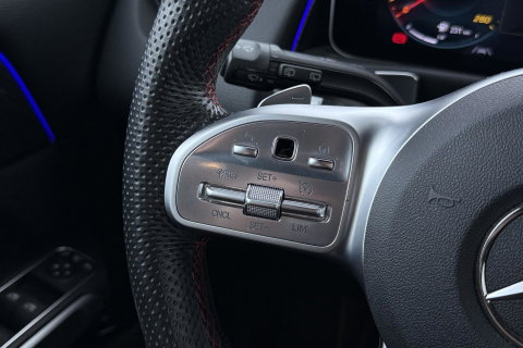 Mercedes-Benz GLB 200 Business Solution AMG | Night Pakket | Camera | Dodehoekdetectie | Stoelverwarming | Sfeerverlichting