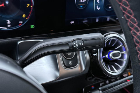 Mercedes-Benz GLB 200 Business Solution AMG | Night Pakket | Camera | Dodehoekdetectie | Stoelverwarming | Sfeerverlichting