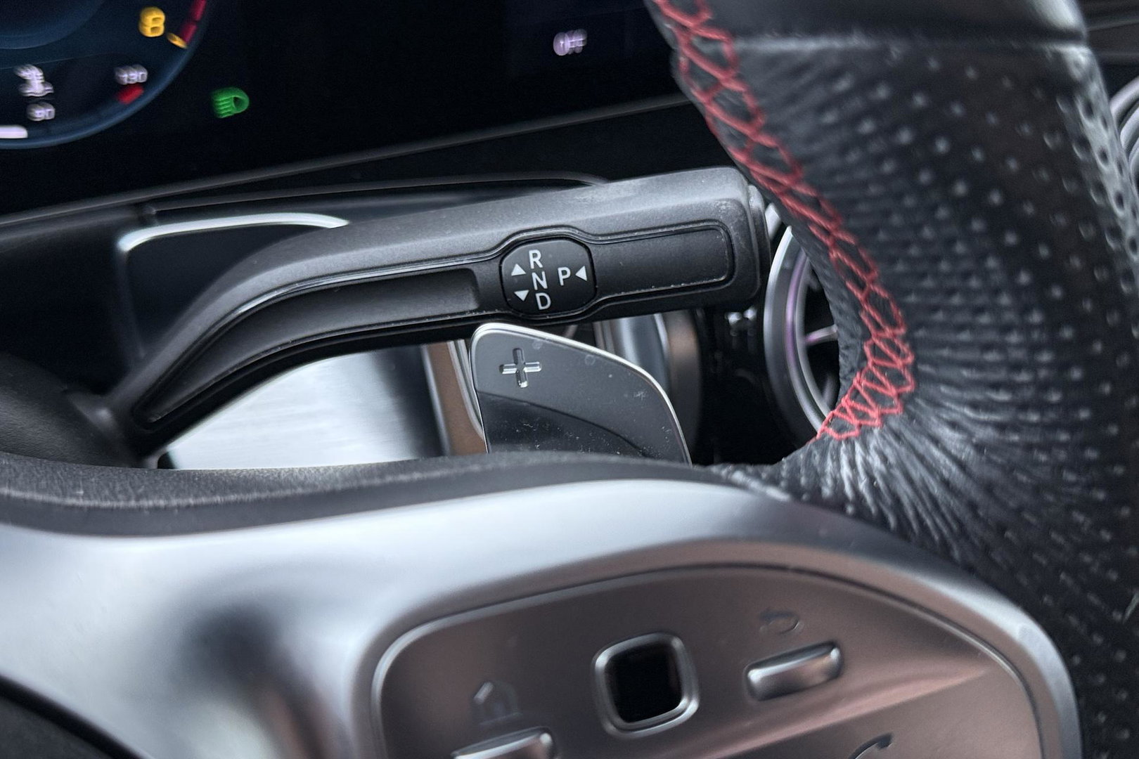 Mercedes-Benz GLB 200 Business Solution AMG | Night Pakket | Camera | Dodehoekdetectie | Stoelverwarming | Sfeerverlichting