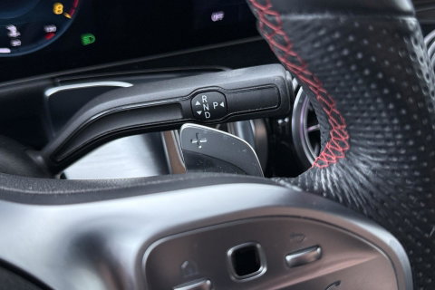 Mercedes-Benz GLB 200 Business Solution AMG | Night Pakket | Camera | Dodehoekdetectie | Stoelverwarming | Sfeerverlichting