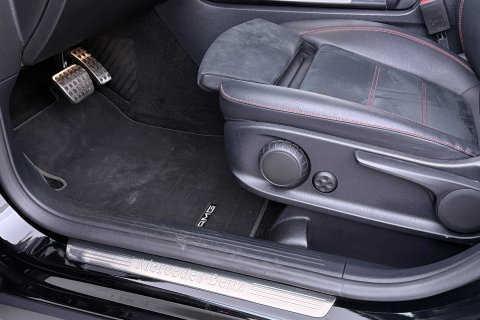Mercedes-Benz GLB 200 Business Solution AMG | Night Pakket | Camera | Dodehoekdetectie | Stoelverwarming | Sfeerverlichting