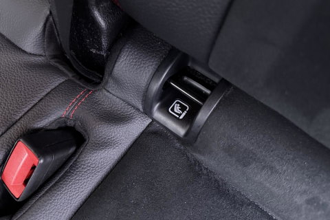 Mercedes-Benz GLB 200 Business Solution AMG | Night Pakket | Camera | Dodehoekdetectie | Stoelverwarming | Sfeerverlichting