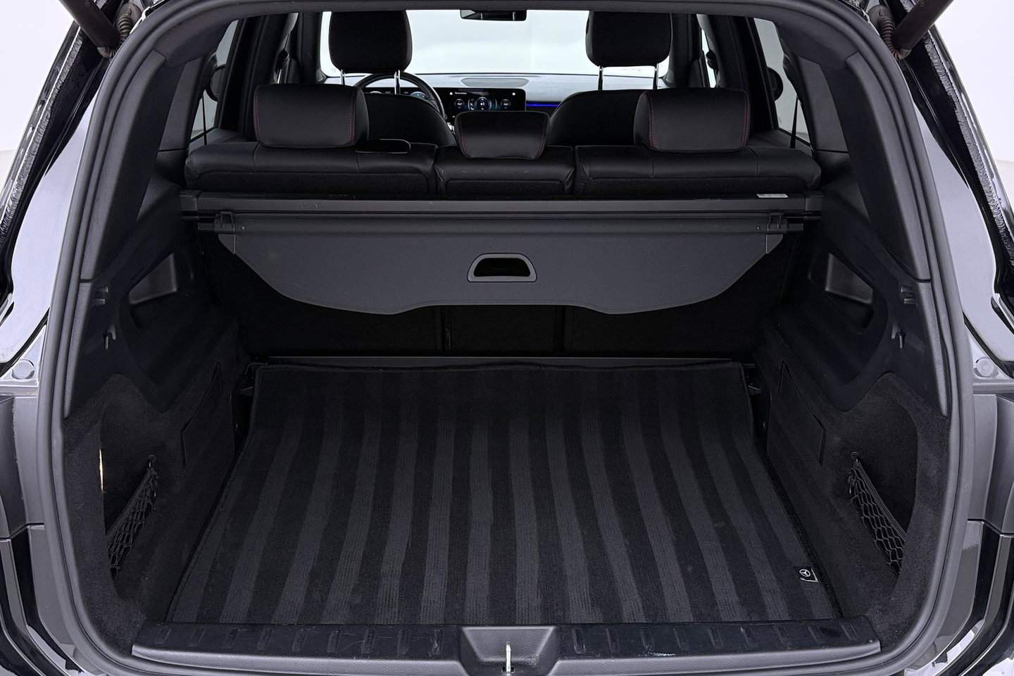 Mercedes-Benz GLB 200 Business Solution AMG | Night Pakket | Camera | Dodehoekdetectie | Stoelverwarming | Sfeerverlichting