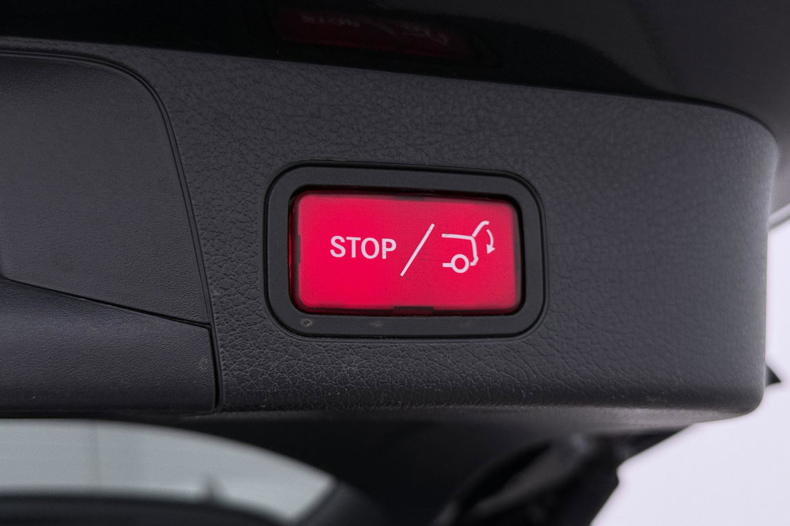 Mercedes-Benz GLB 200 Business Solution AMG | Night Pakket | Camera | Dodehoekdetectie | Stoelverwarming | Sfeerverlichting
