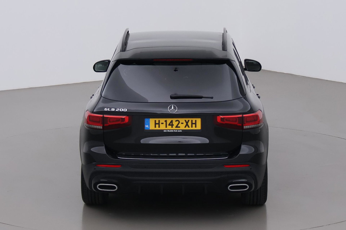 Mercedes-Benz GLB 200 Business Solution AMG | Night Pakket | Camera | Dodehoekdetectie | Stoelverwarming | Sfeerverlichting
