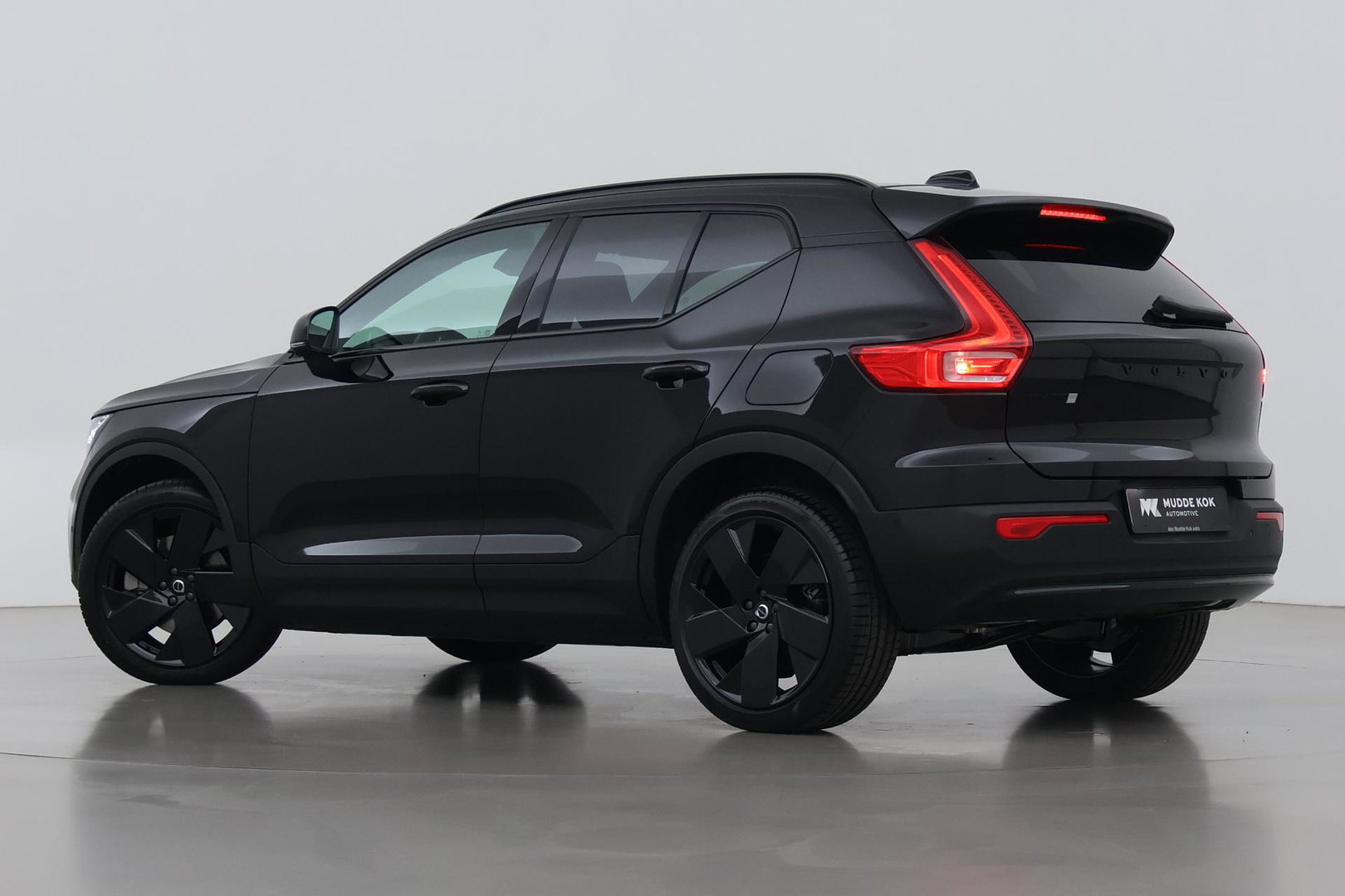 Volvo EX40 Single Motor Extended Range Plus Black Ed. 82 kWh | 360° Camera | ACC | 20 Inch | Stoel+Stuurverwarming | Harman/Kardon