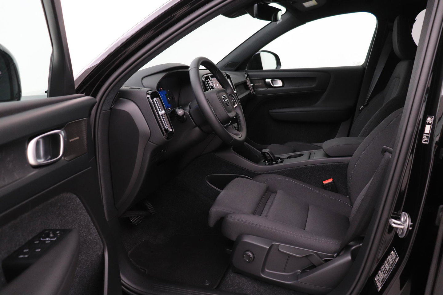 Volvo EX40 Single Motor Extended Range Plus Black Ed. 82 kWh | 360° Camera | ACC | 20 Inch | Stoel+Stuurverwarming | Harman/Kardon