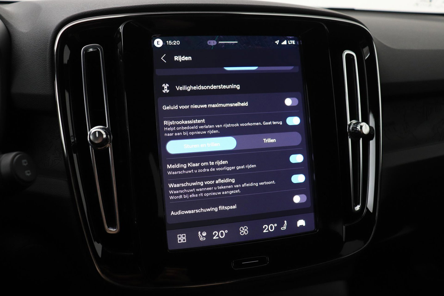 Volvo EX40 Single Motor Extended Range Plus Black Ed. 82 kWh | 360° Camera | ACC | 20 Inch | Stoel+Stuurverwarming | Harman/Kardon