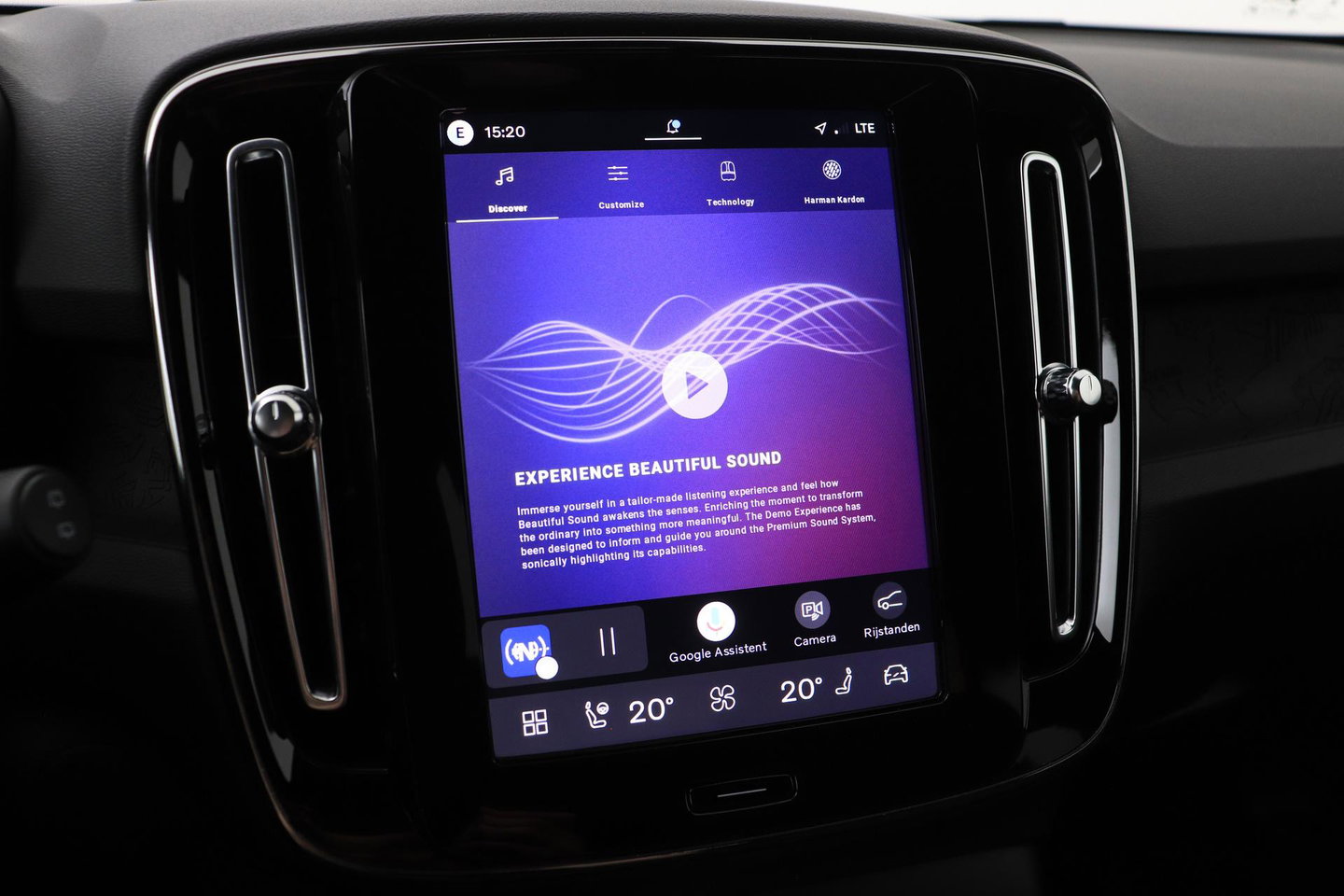 Volvo EX40 Single Motor Extended Range Plus Black Ed. 82 kWh | 360° Camera | ACC | 20 Inch | Stoel+Stuurverwarming | Harman/Kardon