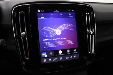 Volvo EX40 Single Motor Extended Range Plus Black Ed. 82 kWh | 360° Camera | ACC | 20 Inch | Stoel+Stuurverwarming | Harman/Kardon