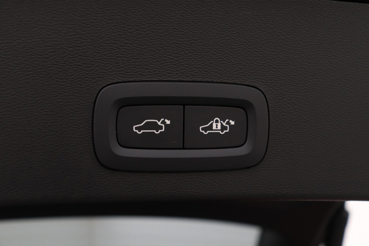 Volvo EX40 Single Motor Extended Range Plus Black Ed. 82 kWh | 360° Camera | ACC | 20 Inch | Stoel+Stuurverwarming | Harman/Kardon
