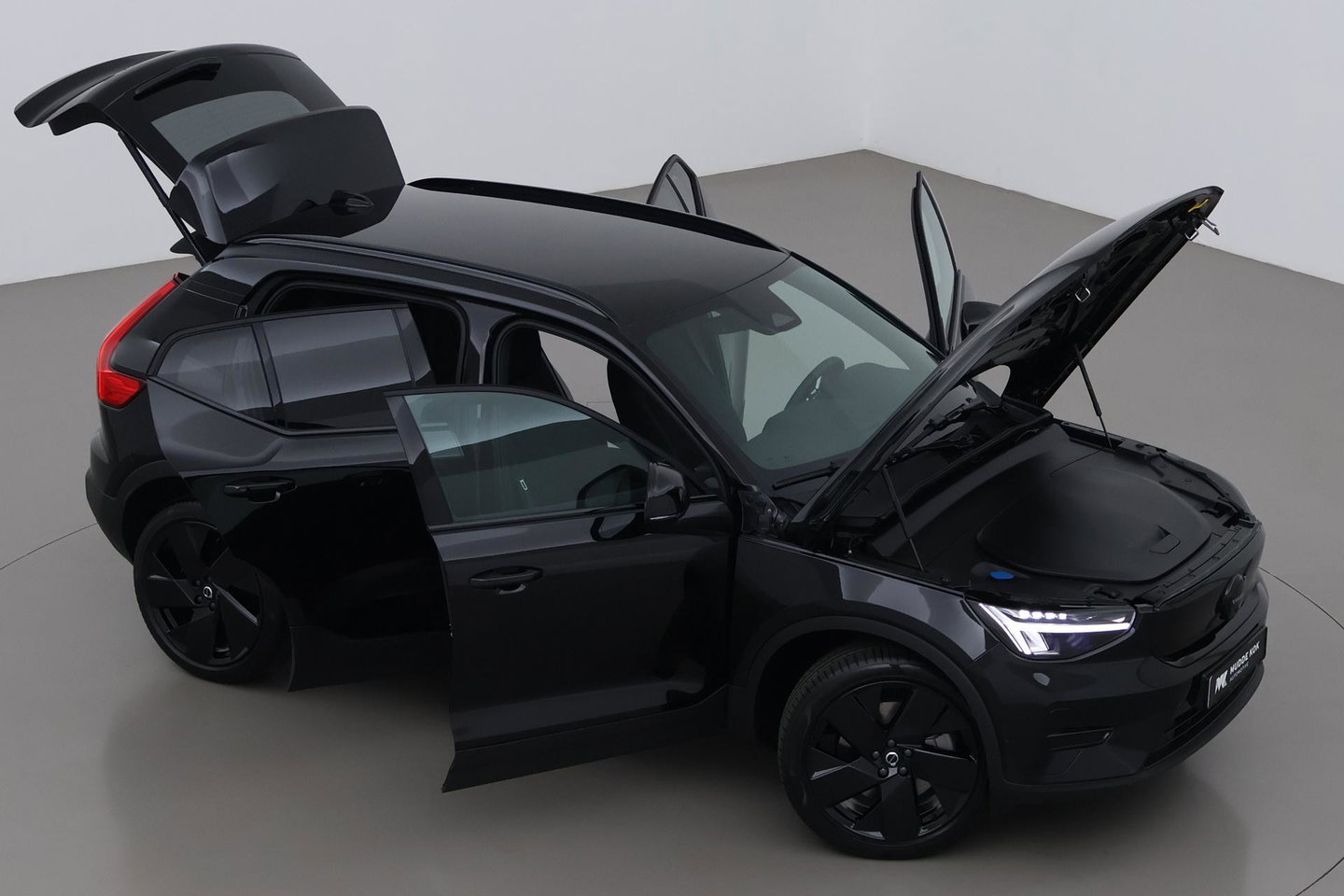 Volvo EX40 Single Motor Extended Range Plus Black Ed. 82 kWh | 360° Camera | ACC | 20 Inch | Stoel+Stuurverwarming | Harman/Kardon