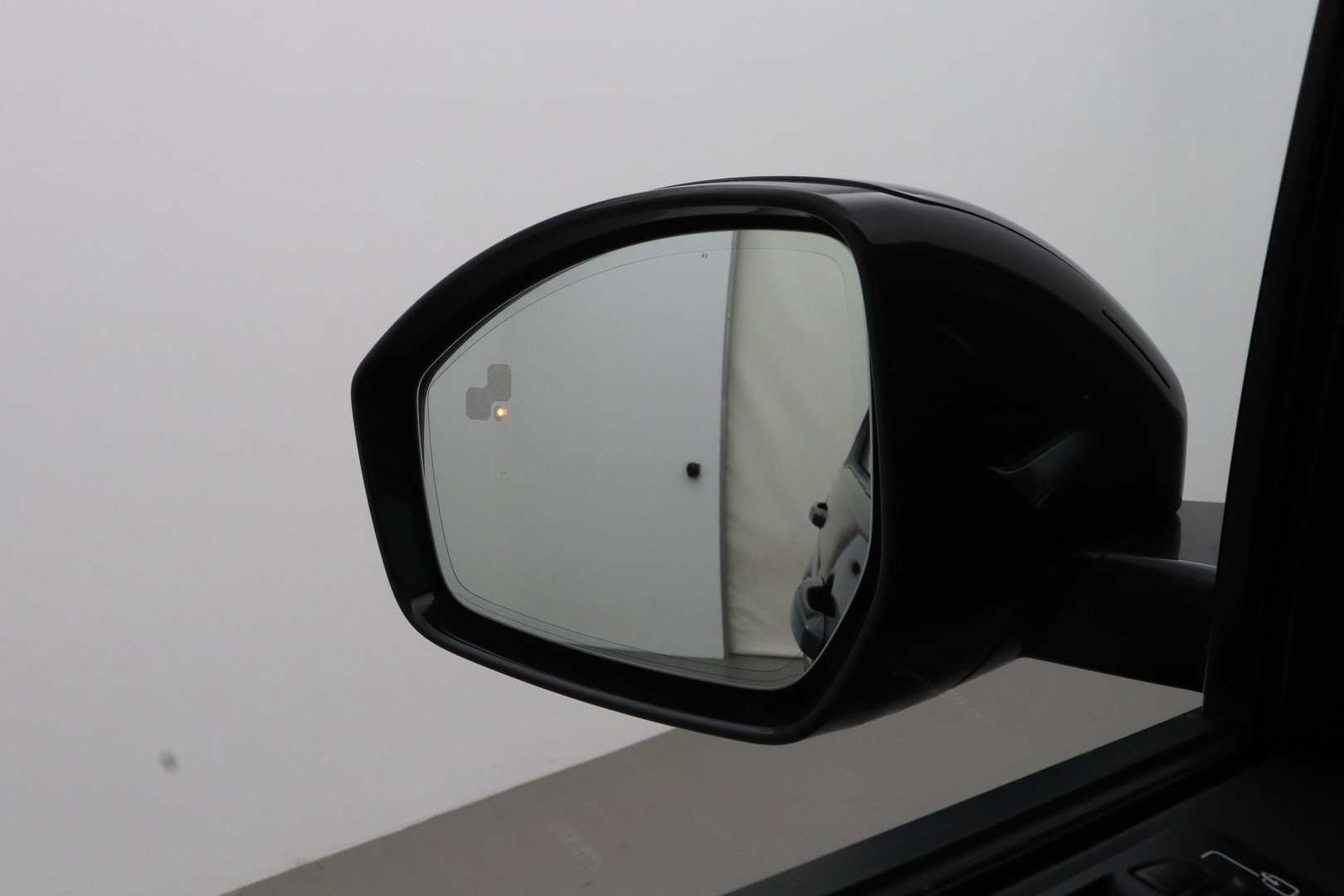 Land Rover Discovery Sport P200 2.0 S | ACC | ClearSight | Camera | Stoel+Stuurverwarming | Dodehoekdetectie | Leder