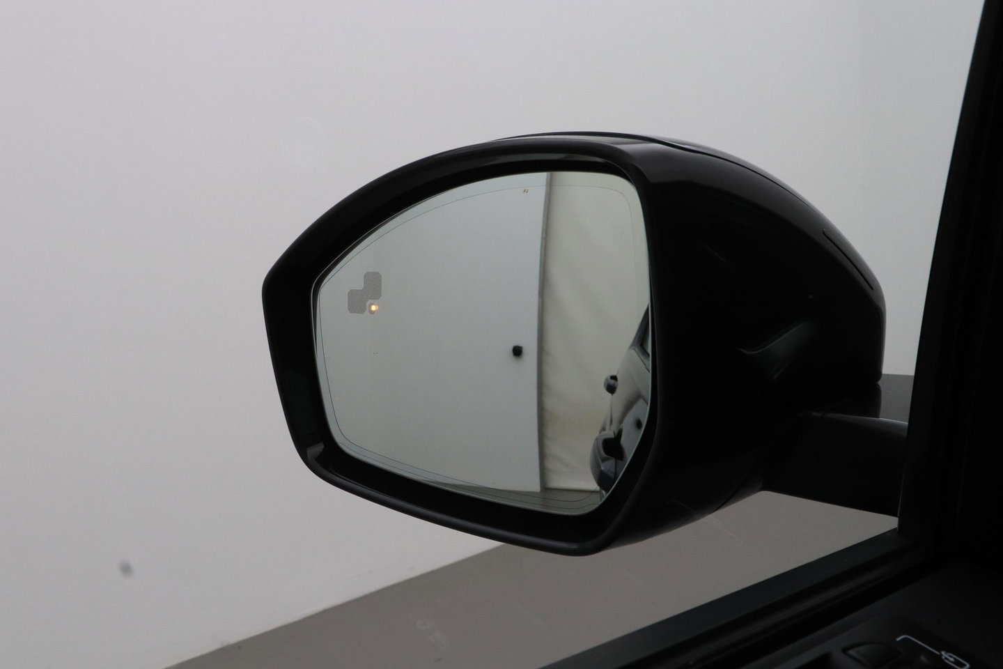 Land Rover Discovery Sport P200 2.0 S | ACC | ClearSight | Camera | Stoel+Stuurverwarming | Dodehoekdetectie | Leder