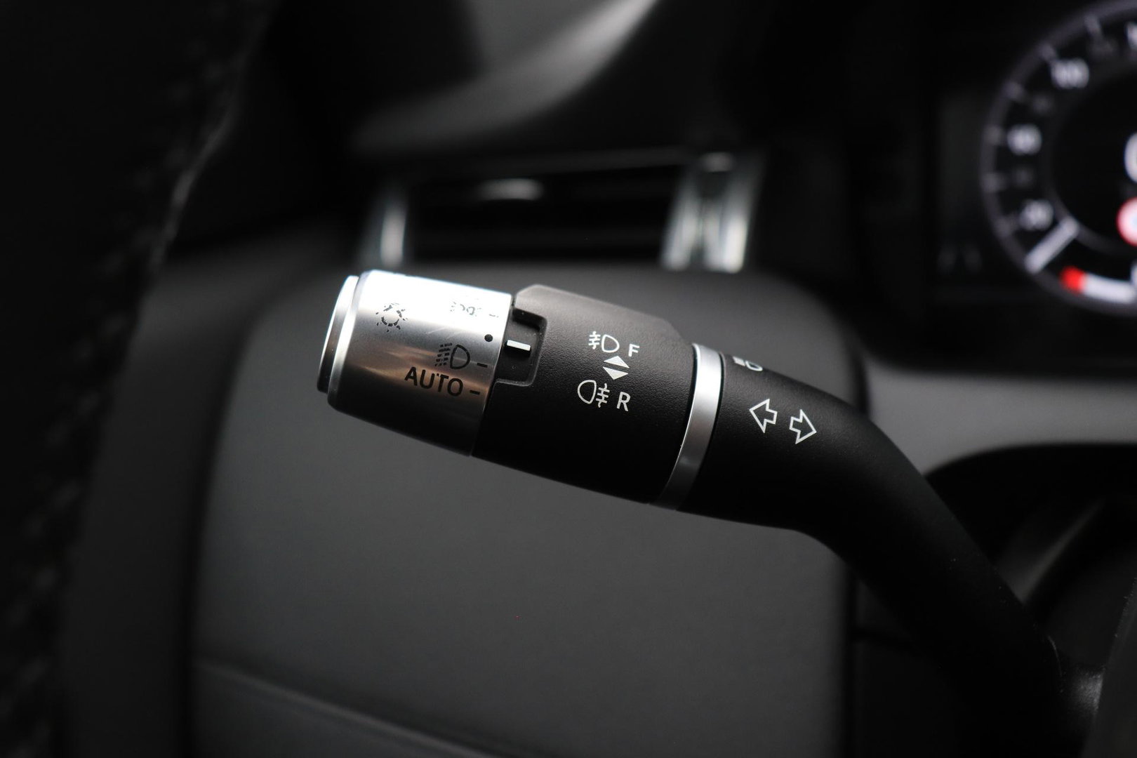 Land Rover Discovery Sport P200 2.0 S | ACC | ClearSight | Camera | Stoel+Stuurverwarming | Dodehoekdetectie | Leder