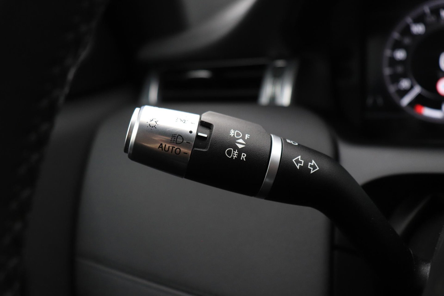 Land Rover Discovery Sport P200 2.0 S | ACC | ClearSight | Camera | Stoel+Stuurverwarming | Dodehoekdetectie | Leder