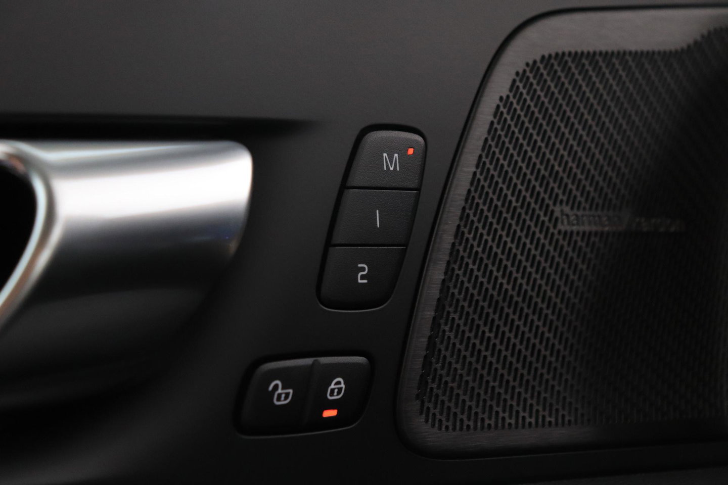 Volvo XC60 T8 Plug-in hybrid Plus Dark | ACC | Harman/Kardon | Panoramadak | Head-Up | Memory | Stoelventilatie