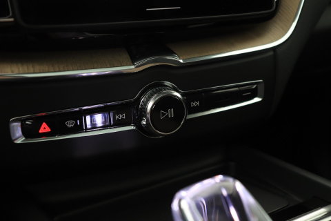 Volvo XC60 T8 Plug-in hybrid Plus Dark | ACC | Harman/Kardon | Panoramadak | Head-Up | Memory | Stoelventilatie