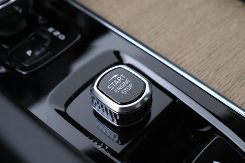 Volvo XC60 T8 Plug-in hybrid Plus Dark | ACC | Harman/Kardon | Panoramadak | Head-Up | Memory | Stoelventilatie