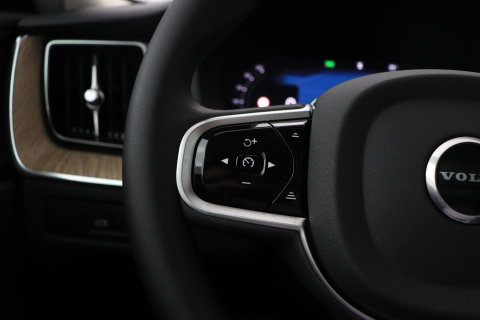 Volvo XC60 T8 Plug-in hybrid Plus Dark | ACC | Harman/Kardon | Panoramadak | Head-Up | Memory | Stoelventilatie