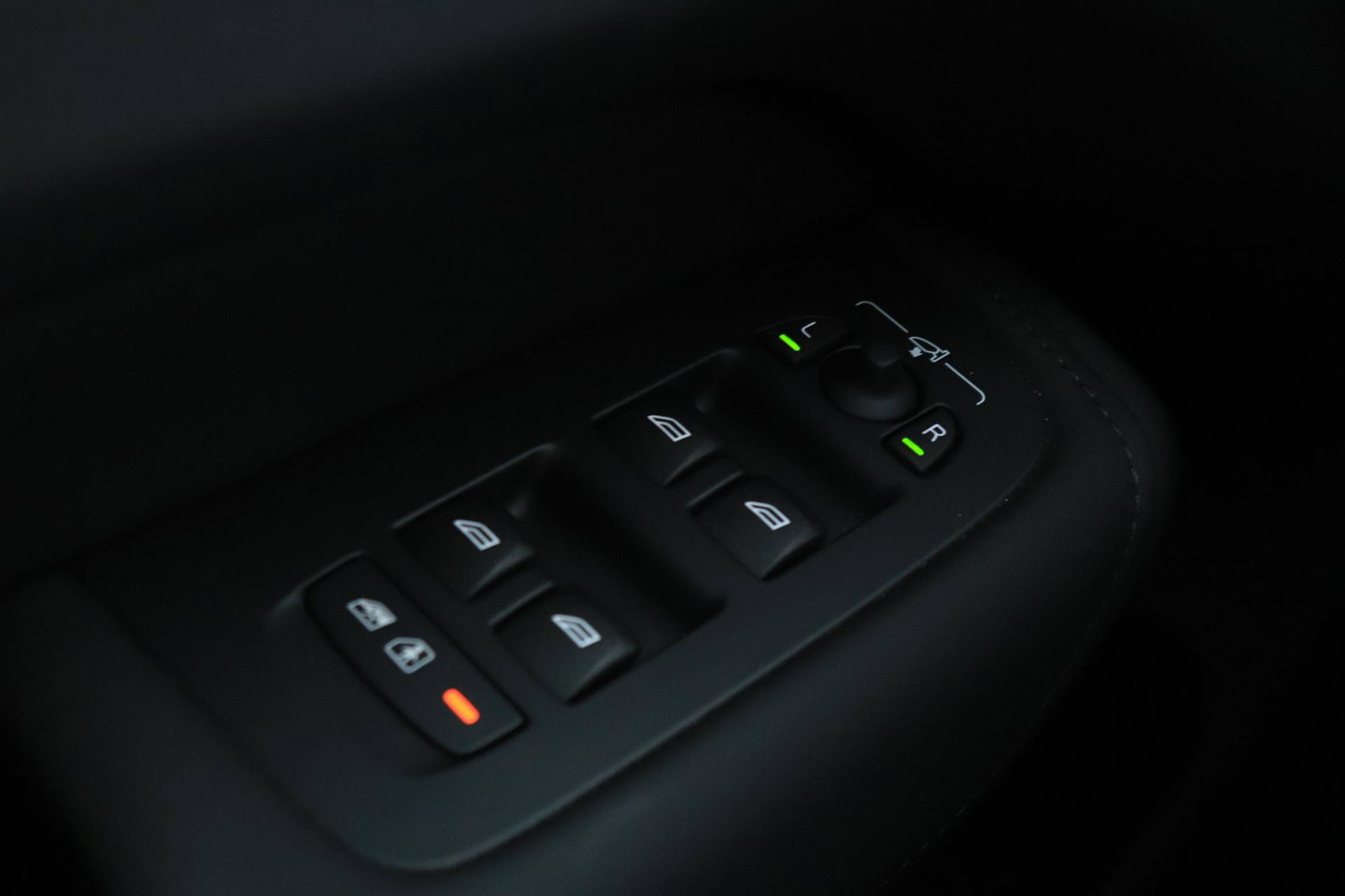Volvo XC60 T8 Plug-in hybrid Plus Dark | ACC | Harman/Kardon | Panoramadak | Head-Up | Memory | Stoelventilatie