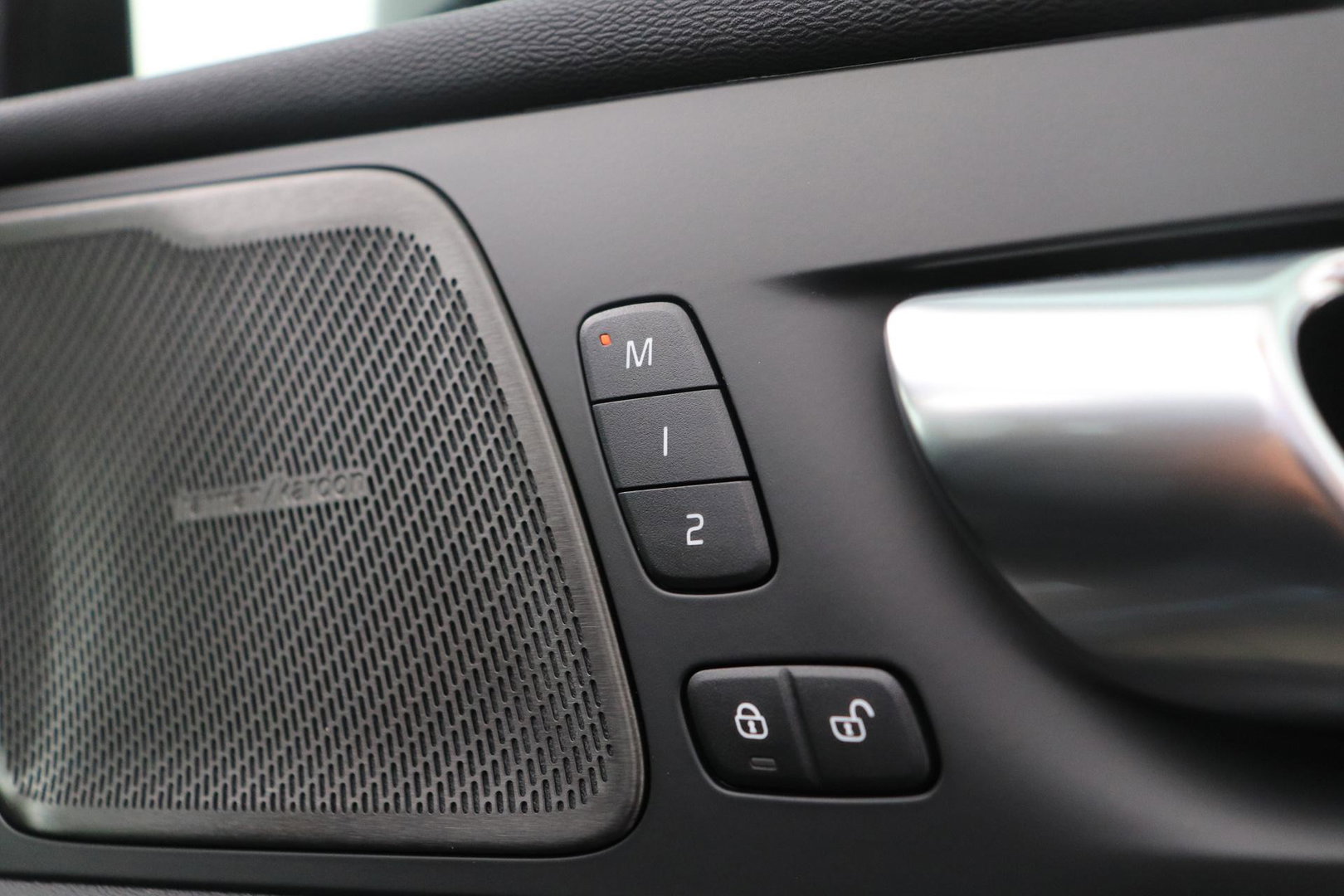 Volvo XC60 T8 Plug-in hybrid Plus Dark | ACC | Harman/Kardon | Panoramadak | Head-Up | Memory | Stoelventilatie