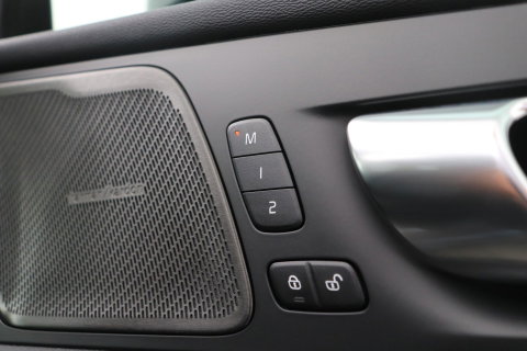 Volvo XC60 T8 Plug-in hybrid Plus Dark | ACC | Harman/Kardon | Panoramadak | Head-Up | Memory | Stoelventilatie