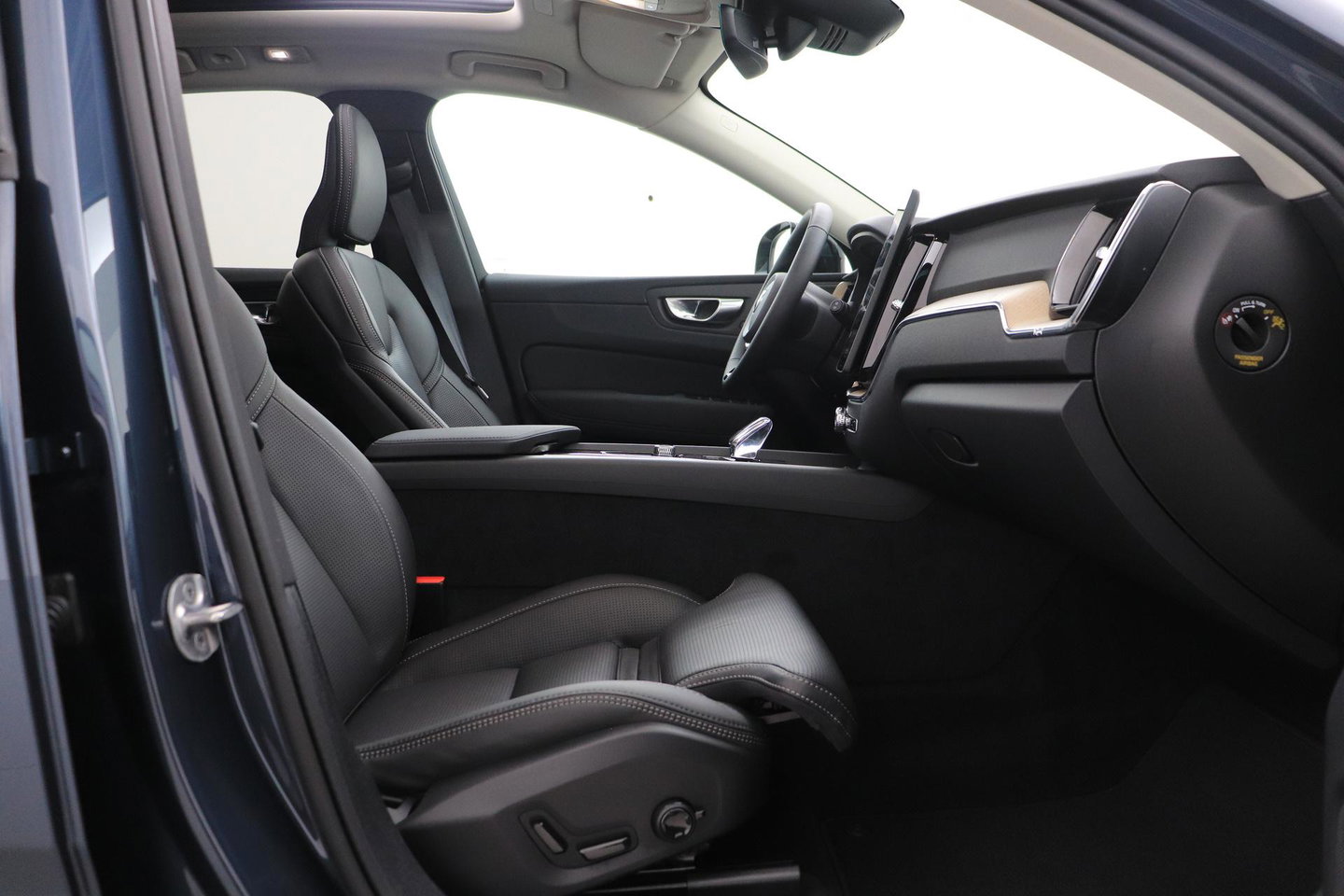 Volvo XC60 T8 Plug-in hybrid Plus Dark | ACC | Harman/Kardon | Panoramadak | Head-Up | Memory | Stoelventilatie
