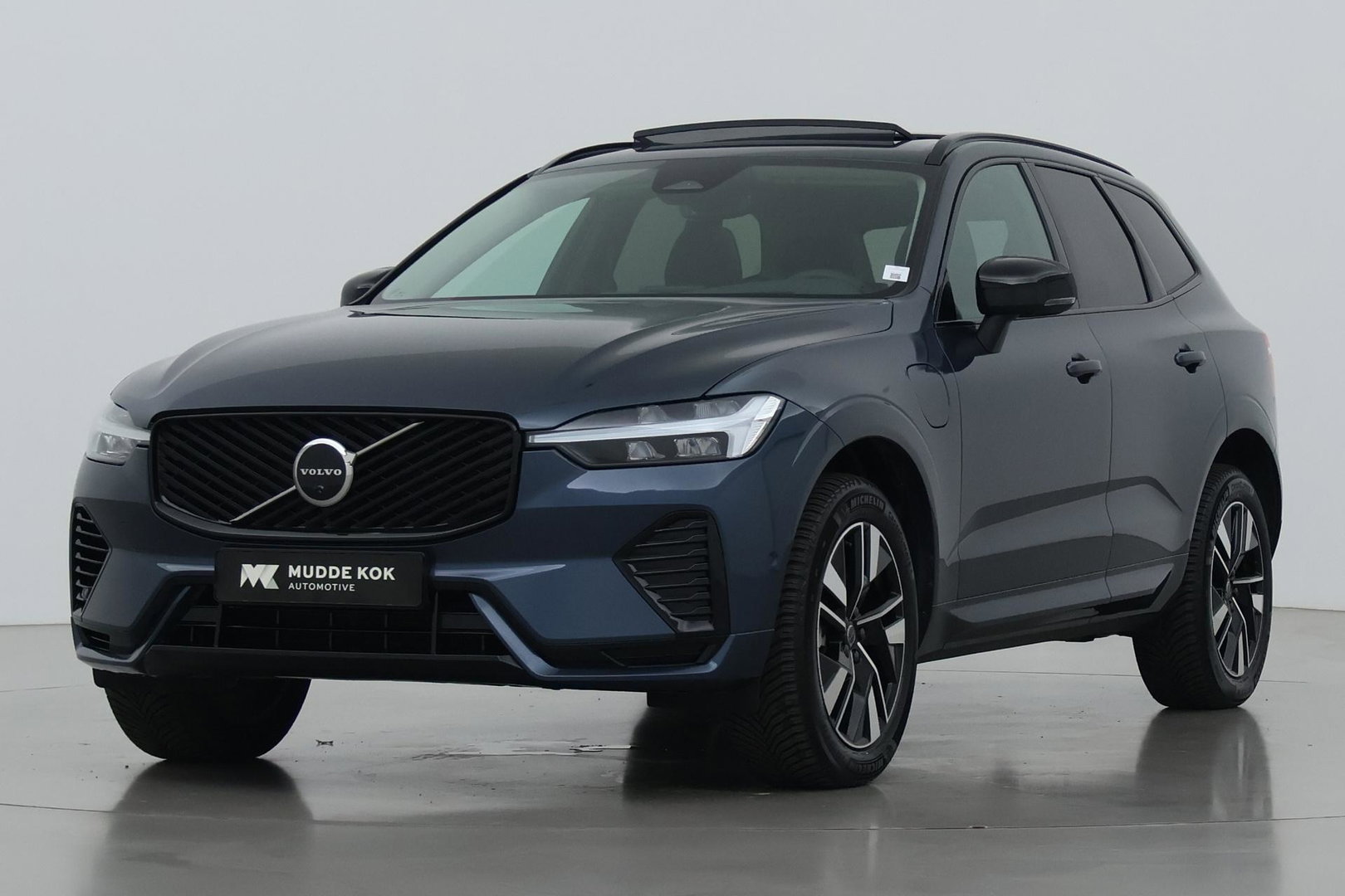 Volvo XC60 T8 Plug-in hybrid Plus Dark | ACC | Harman/Kardon | Panoramadak | Head-Up | Memory | Stoelventilatie