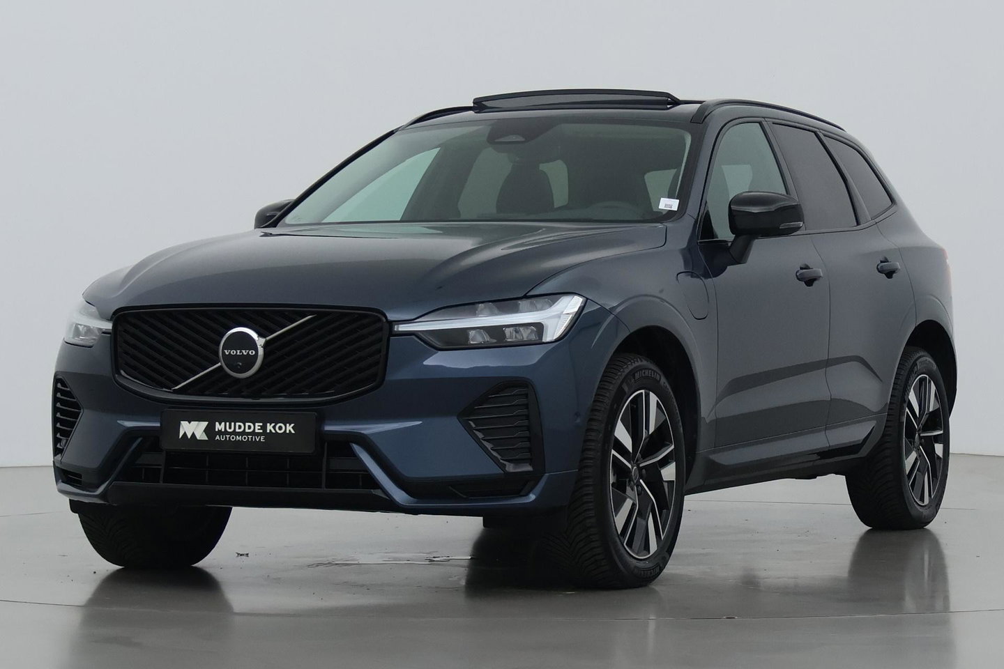 Volvo XC60 T8 Plug-in hybrid Plus Dark | ACC | Harman/Kardon | Panoramadak | Head-Up | Memory | Stoelventilatie