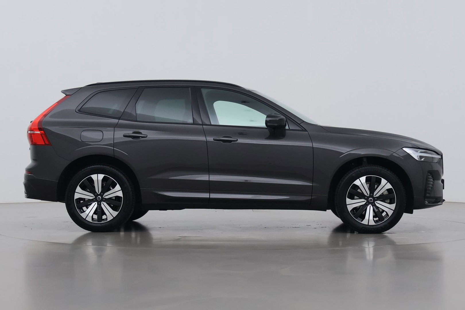 Volvo XC60 B4 Plus Dark | ACC | Camera | BLIS | Memory | Keyless | 19 Inch
