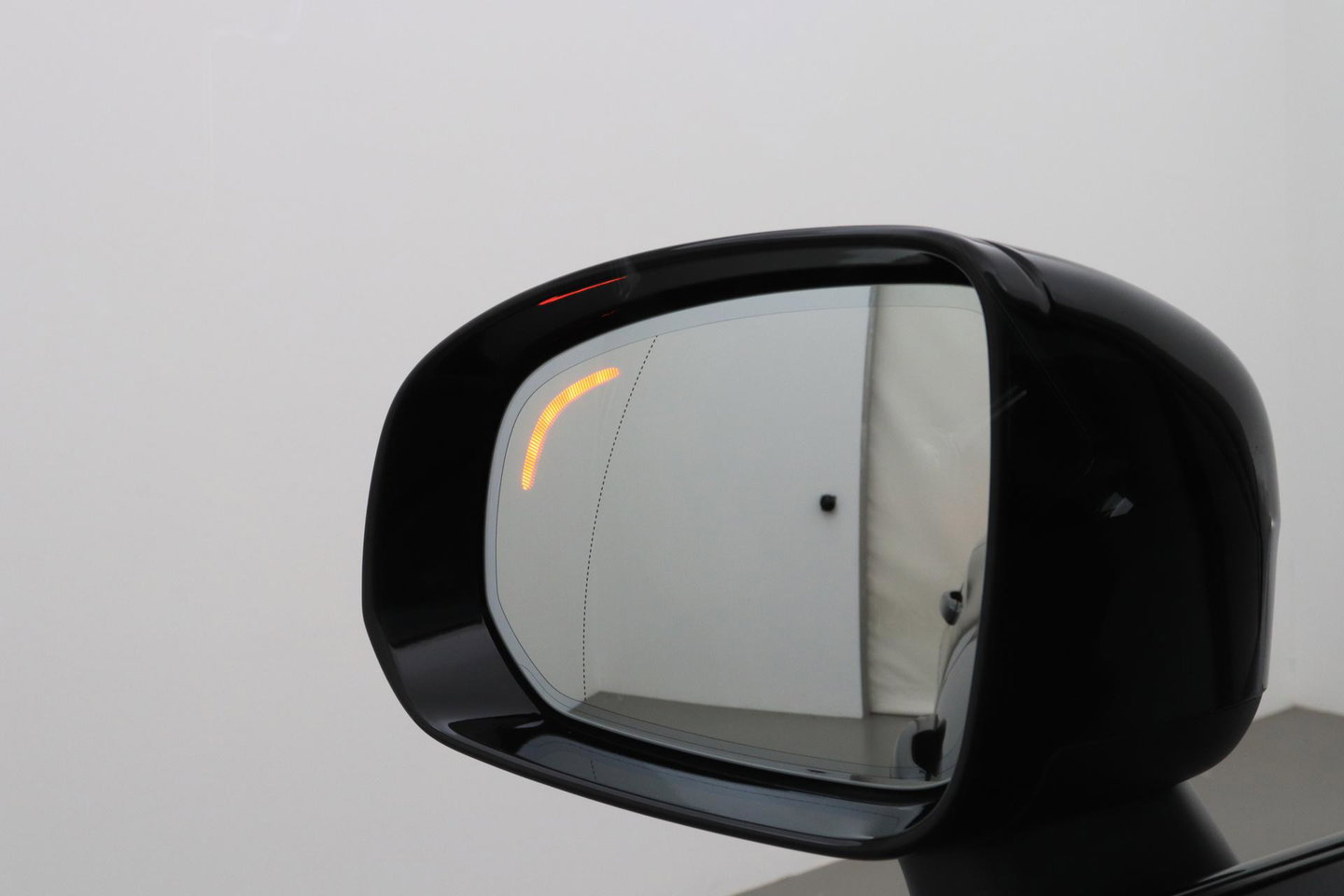 Volvo XC60 B4 Plus Dark | ACC | Camera | BLIS | Memory | Keyless | 19 Inch