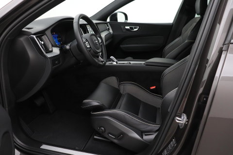 Volvo XC60 B4 Plus Dark | ACC | Camera | BLIS | Memory | Keyless | 19 Inch