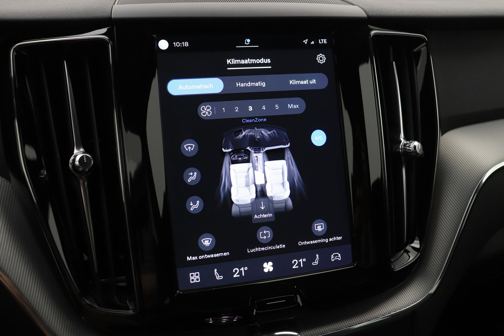 Volvo XC60 B4 Plus Dark | ACC | Camera | BLIS | Memory | Keyless | 19 Inch