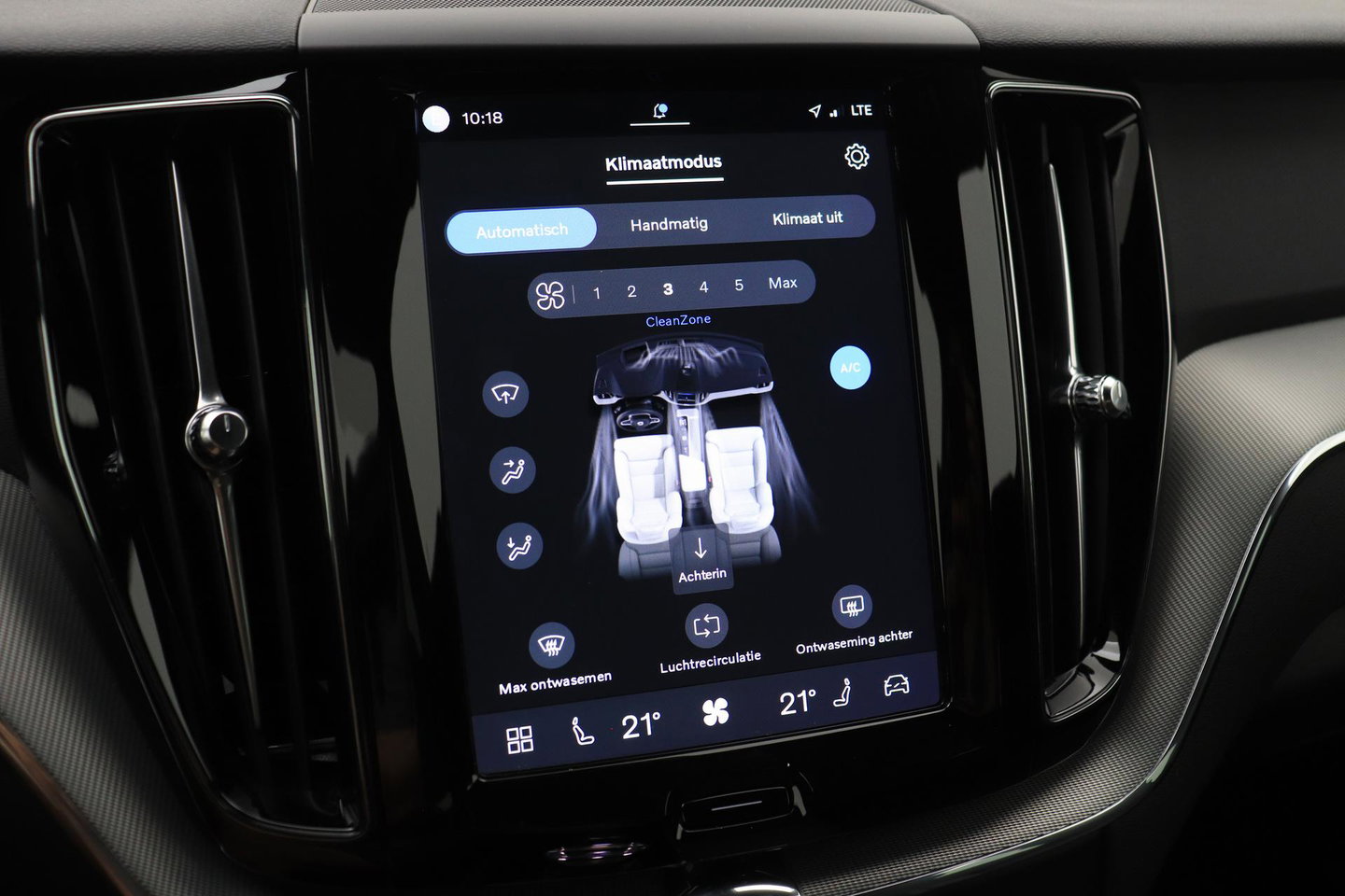 Volvo XC60 B4 Plus Dark | ACC | Camera | BLIS | Memory | Keyless | 19 Inch