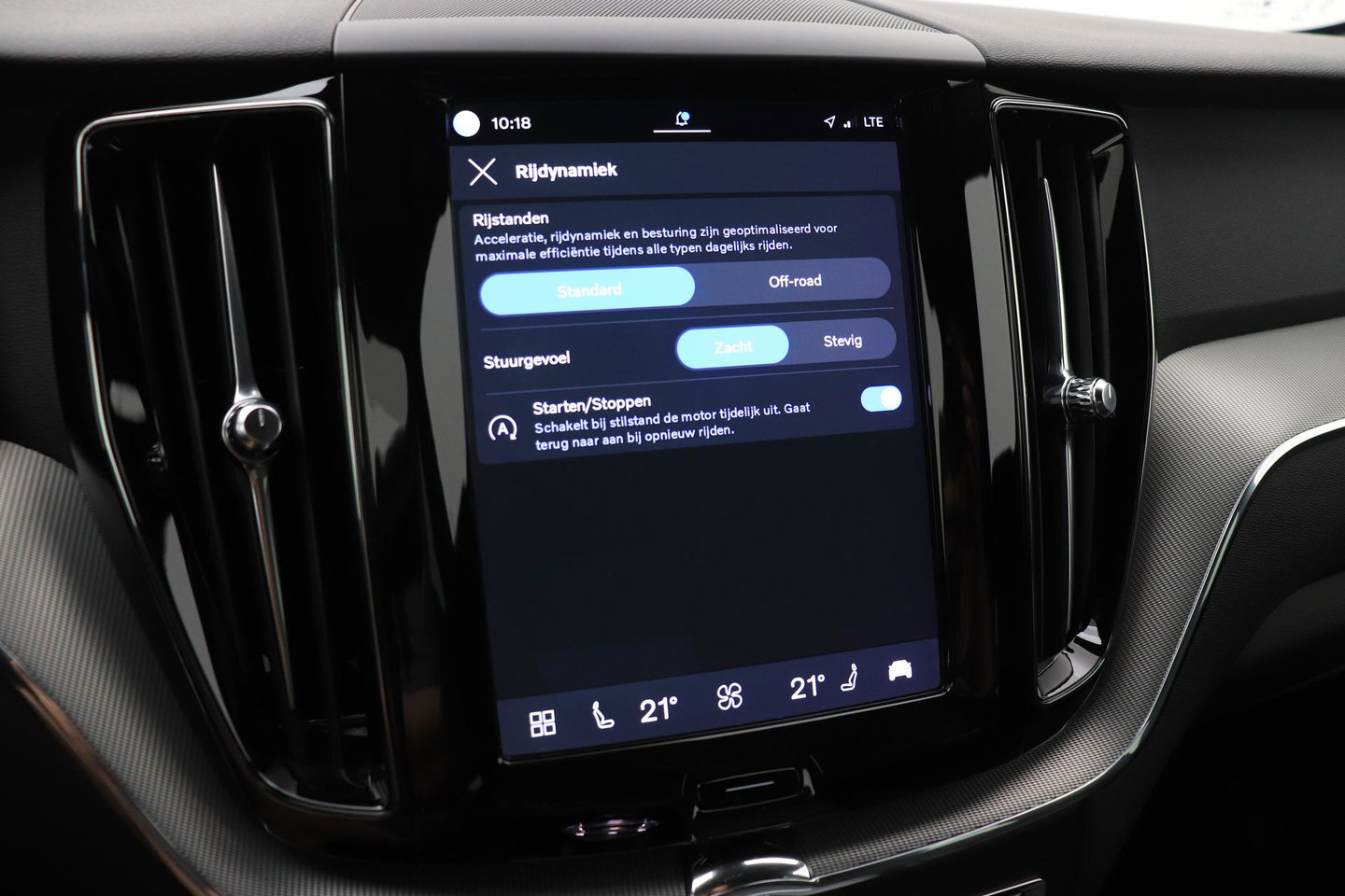 Volvo XC60 B4 Plus Dark | ACC | Camera | BLIS | Memory | Keyless | 19 Inch