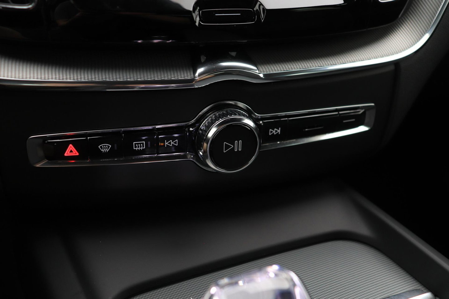 Volvo XC60 B4 Plus Dark | ACC | Camera | BLIS | Memory | Keyless | 19 Inch