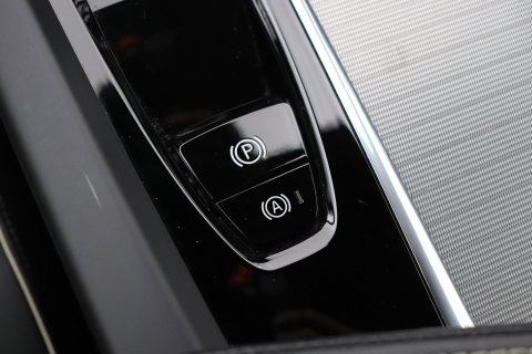 Volvo XC60 B4 Plus Dark | ACC | Camera | BLIS | Memory | Keyless | 19 Inch