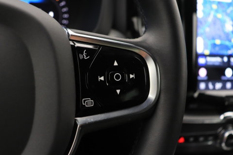Volvo XC60 B4 Plus Dark | ACC | Camera | BLIS | Memory | Keyless | 19 Inch