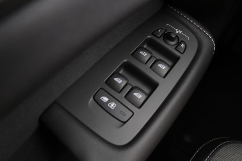 Volvo XC60 B4 Plus Dark | ACC | Camera | BLIS | Memory | Keyless | 19 Inch
