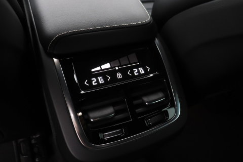 Volvo XC60 B4 Plus Dark | ACC | Camera | BLIS | Memory | Keyless | 19 Inch