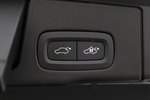 Volvo XC60 B4 Plus Dark | ACC | Camera | BLIS | Memory | Keyless | 19 Inch